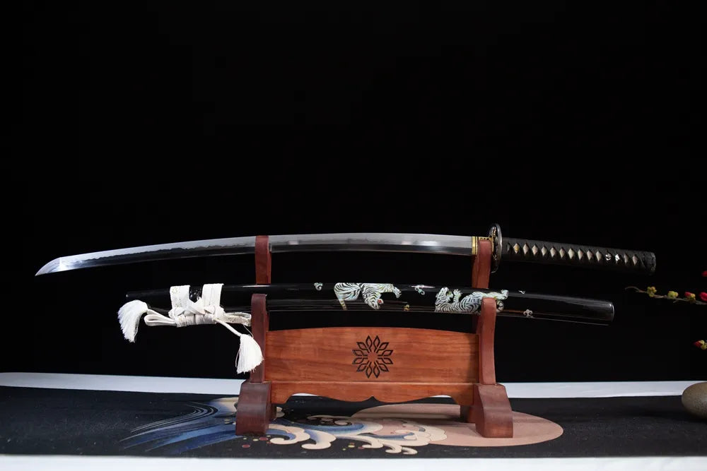 Flat laid unsheathed choji hamon T10 blade