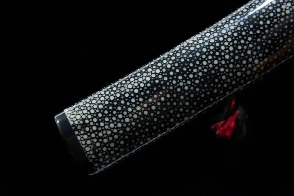 Bottom end of dotted wood saya