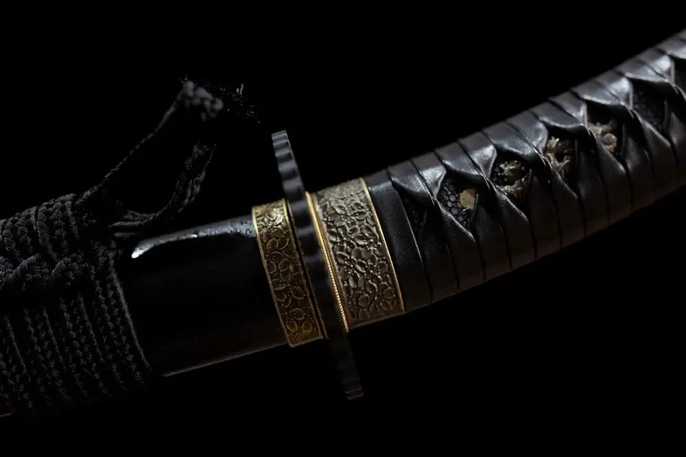 Plain uncarved matte‑dark alloy fuchi grip‑ring macro close‑up
