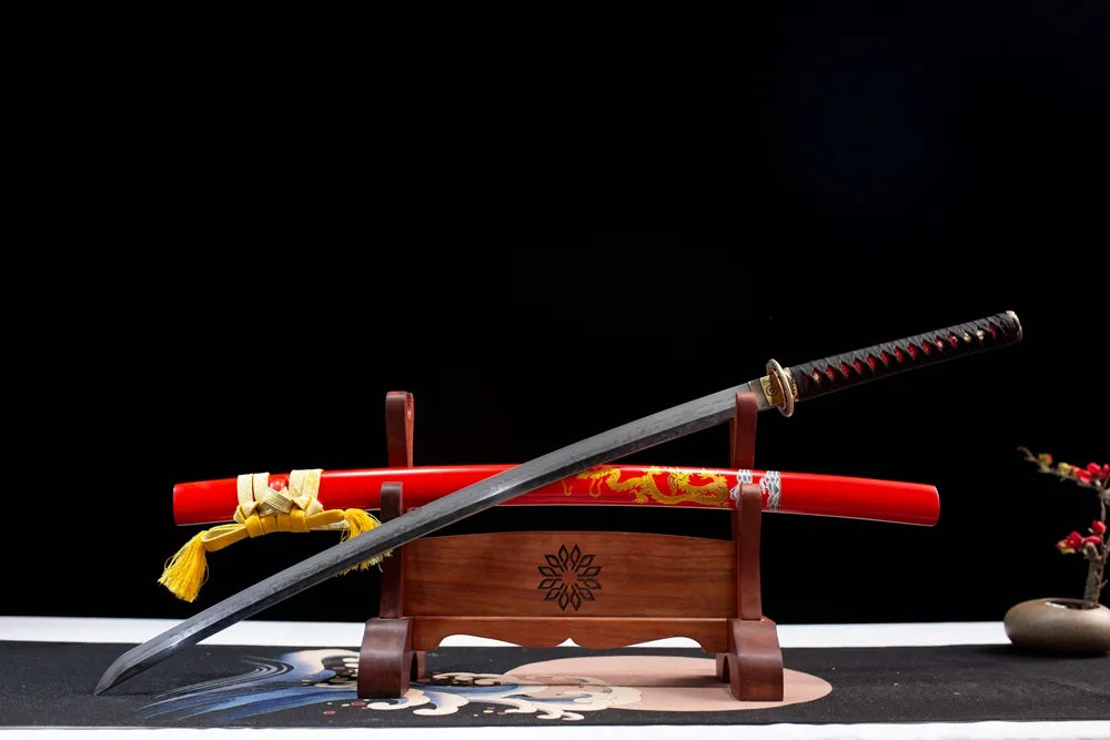 Spread the entire picture with the tip of the blade facing downwards to the left