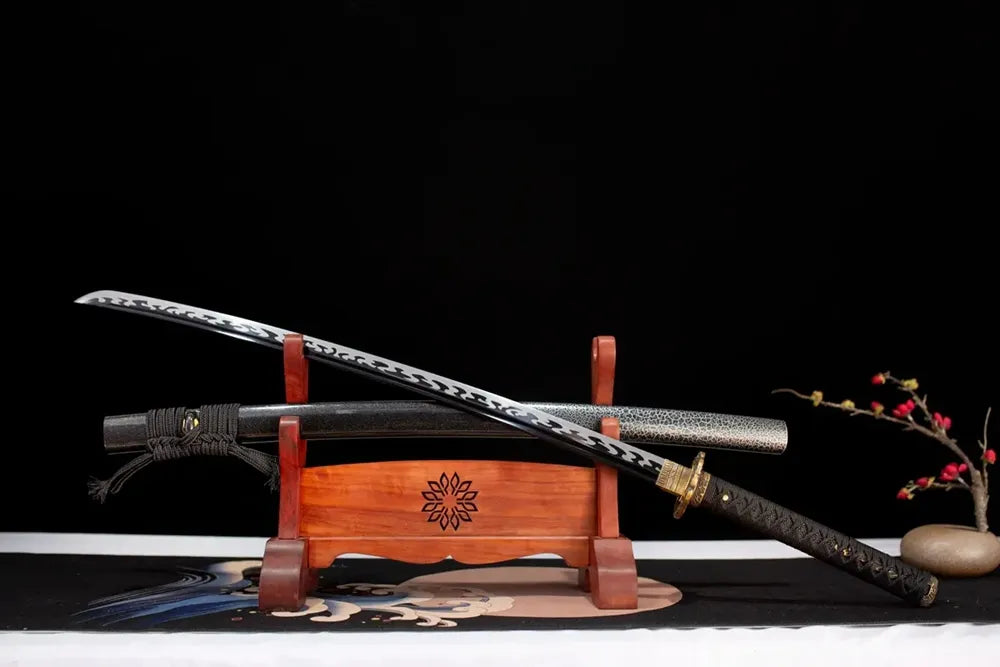 45‑angle open full‑size Hell‑Katana hell nether‑doom dark‑realistic‑motif samurai katana two‑layer wooden stand front view
