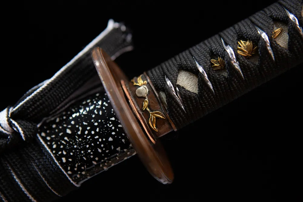 Gold leaf copper grip ring close view