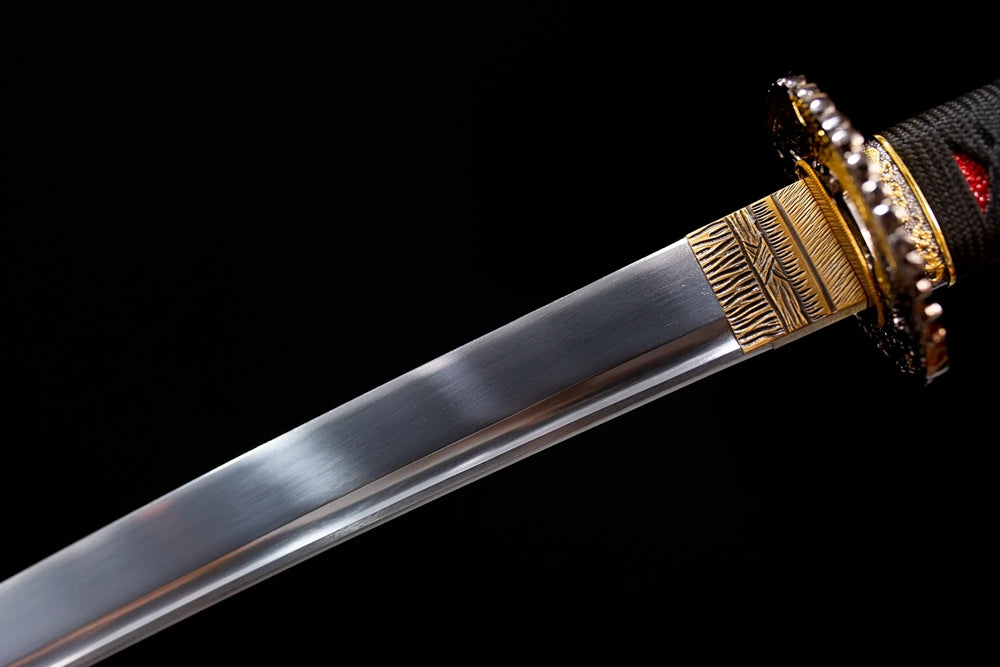 Upper 1060 high‑manganese water‑quenched katana blade brass habaki plain‑surface clean blade surface macro close‑up