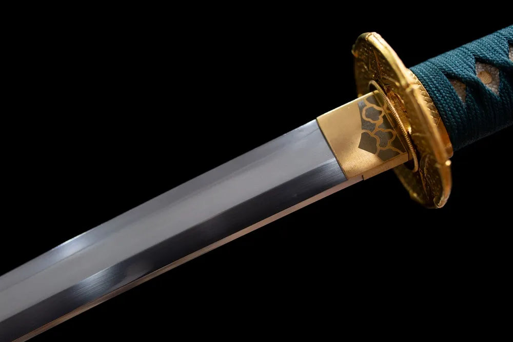 Upper T10 clay‑tempered steel blade antique‑bronze habaki ink‑cloud etching macro close‑up