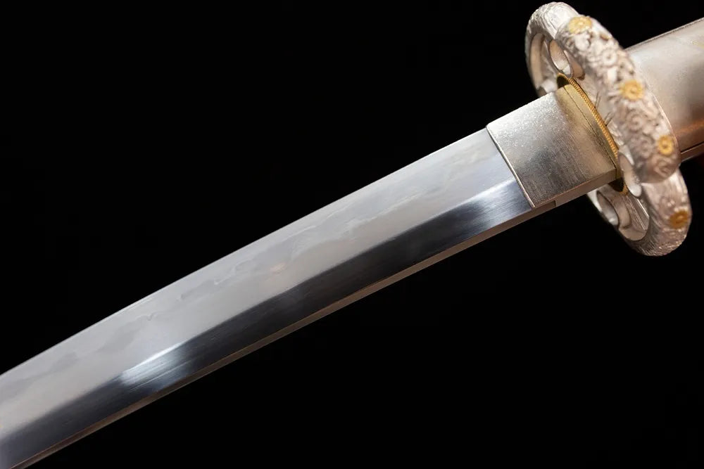 Upper honsanmai‑sanmai‑forged damascus‑t10 tachi blade brass habaki gonome‑midare classical wave hamon temper‑line macro close‑up