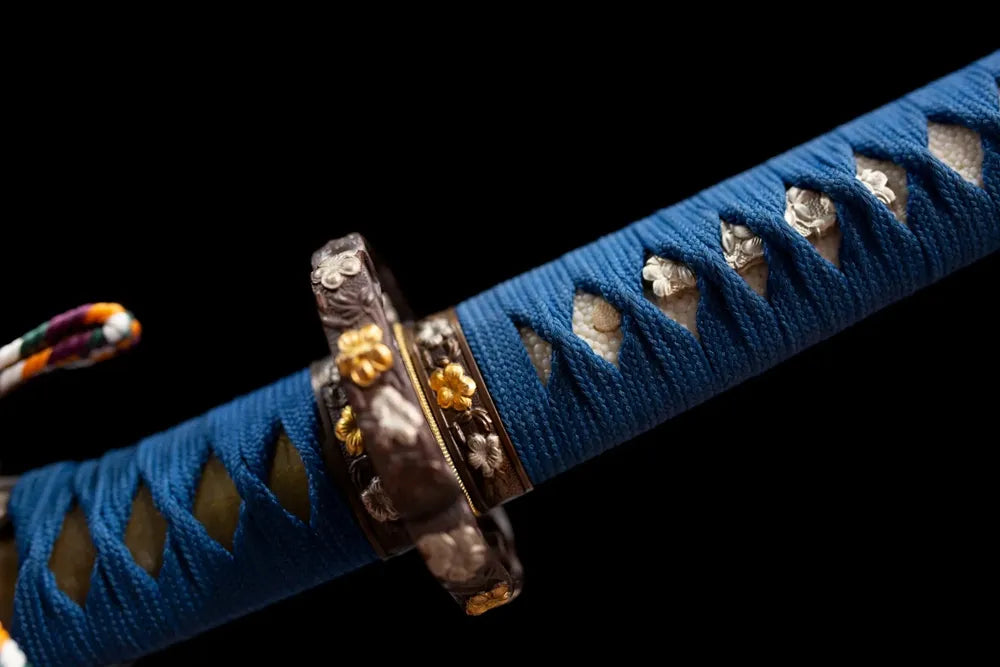 Floral‑family‑mon gold‑silver‑plated copper fuchi grip‑ring macro close‑up