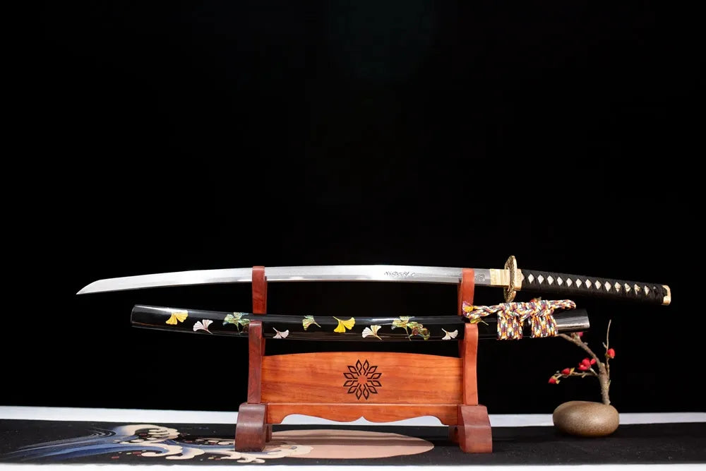 Flat fully‑drawn T10 clay‑tempered midare‑gunome‑hamon Meteor‑Shower‑Katana blade wooden rack front shot