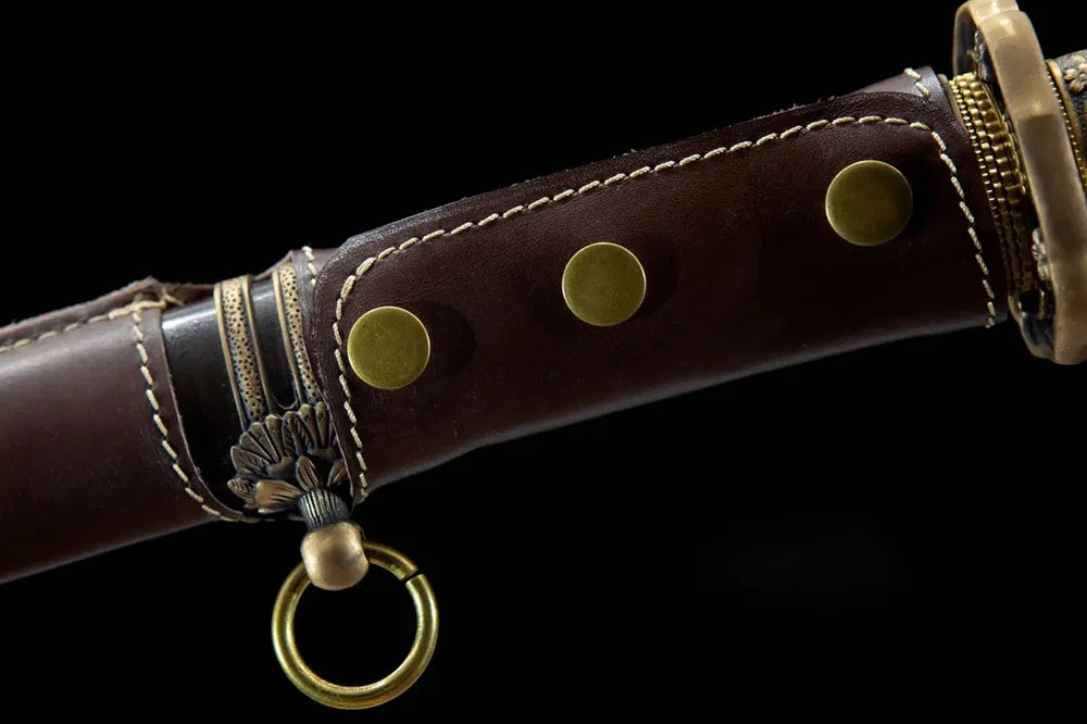 Display of buttons on the upper part of the scabbard