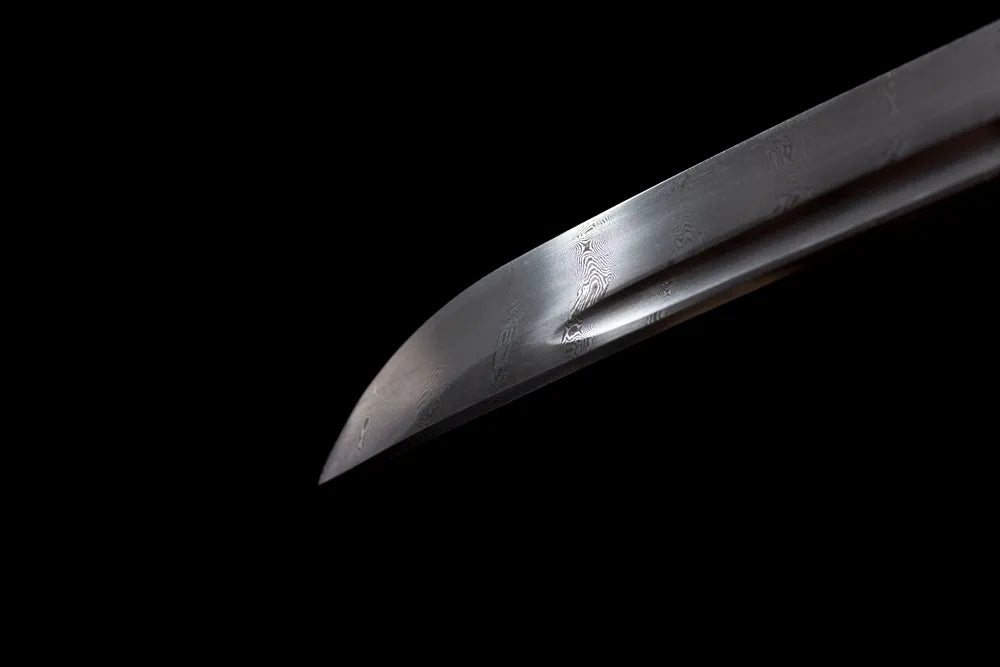 Compact wakizashi‑style smooth kissaki tip close‑up view