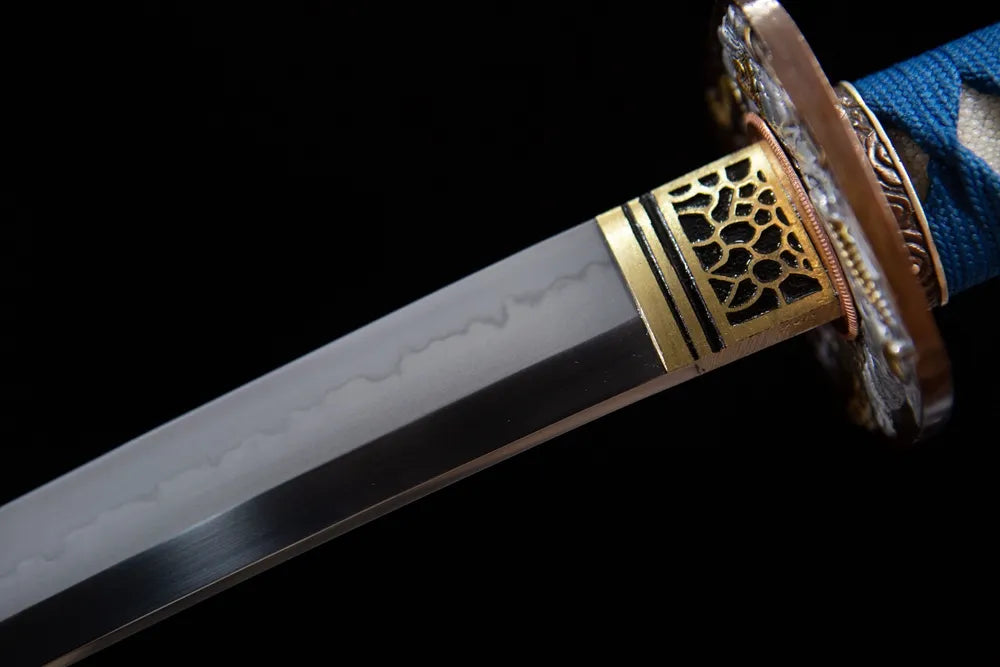 Upper choji hamon T10 blade close-up