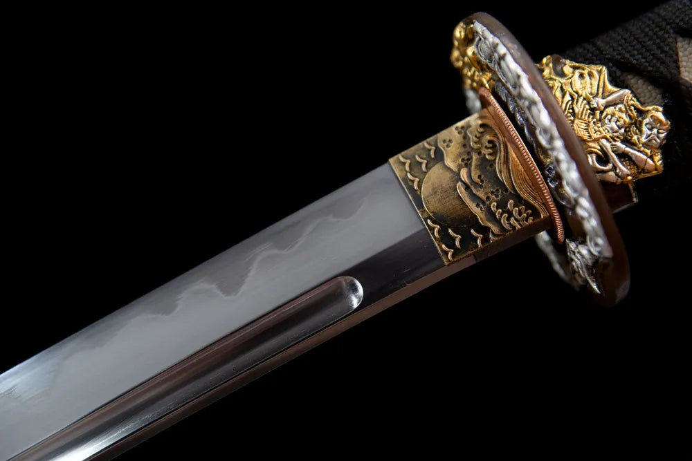 Upper choji wave hamon & golden maple habaki close-up