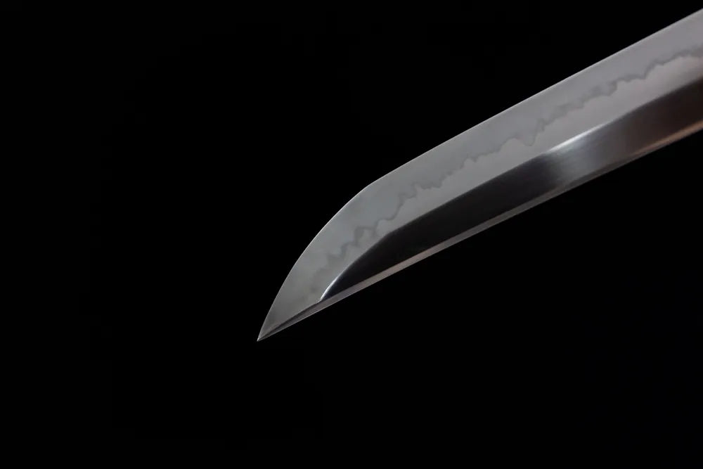 Mini smooth kissaki blade tip close view