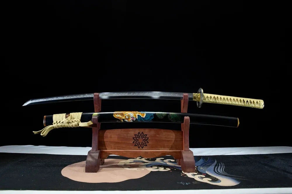 Flat lay unsheathed clay tempered blade
