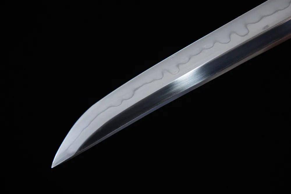 Mini kissaki short blade tip close view