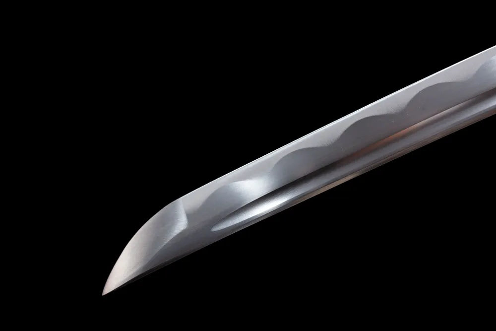 Sharp slim notarekomi kissaki Vergil Yamato blade tip close view