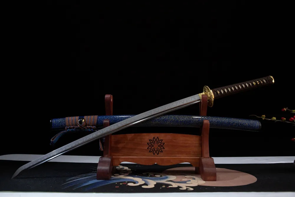 Overall photo with the blade pointing towards the bottom left