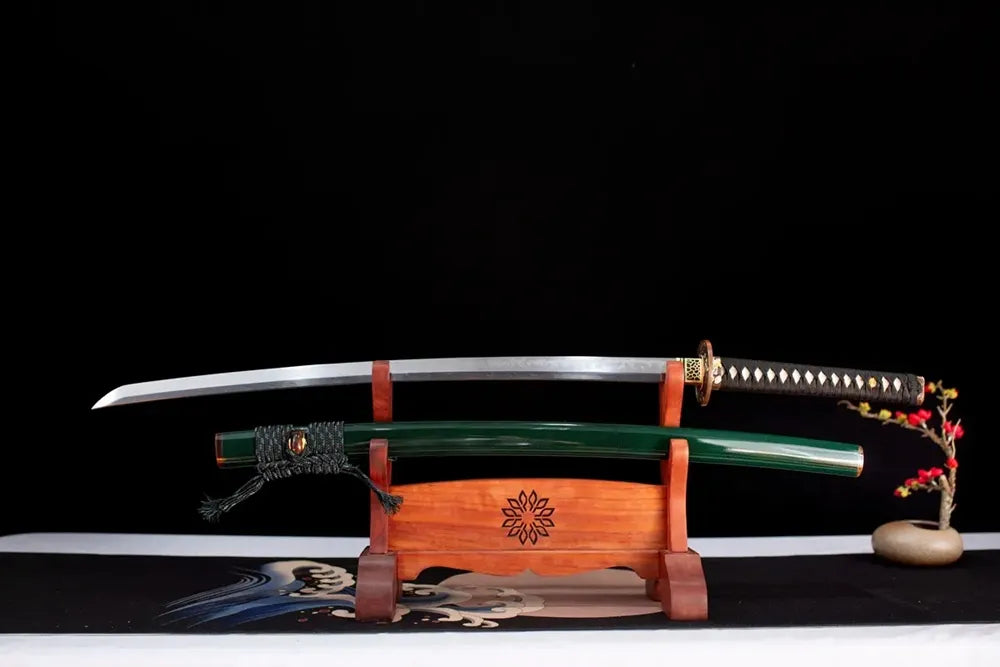 Flat fully‑drawn T10 clay‑tempered hitatasura‑dragon‑claw‑hamon Armored‑Warrior‑Katana blade wooden rack front shot