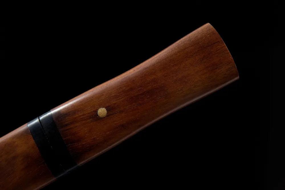 Top wooden grip close-up