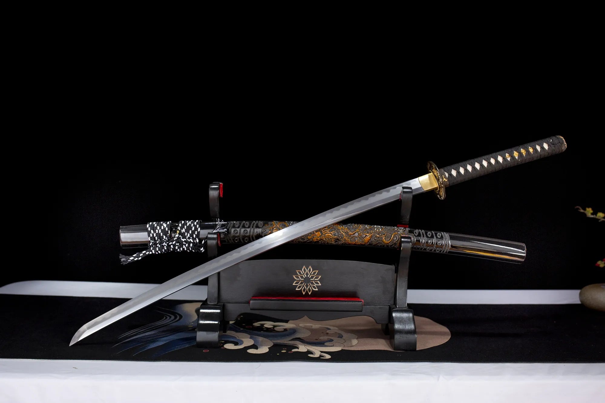 golden dragon katana