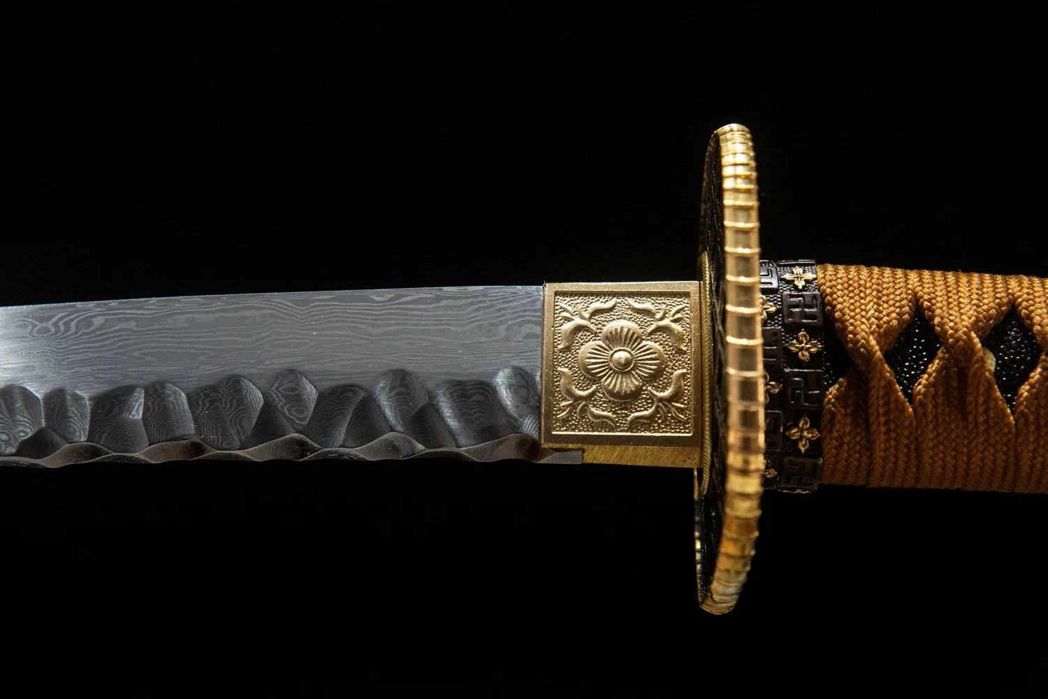 Chrysanthemum pattern wakizashi