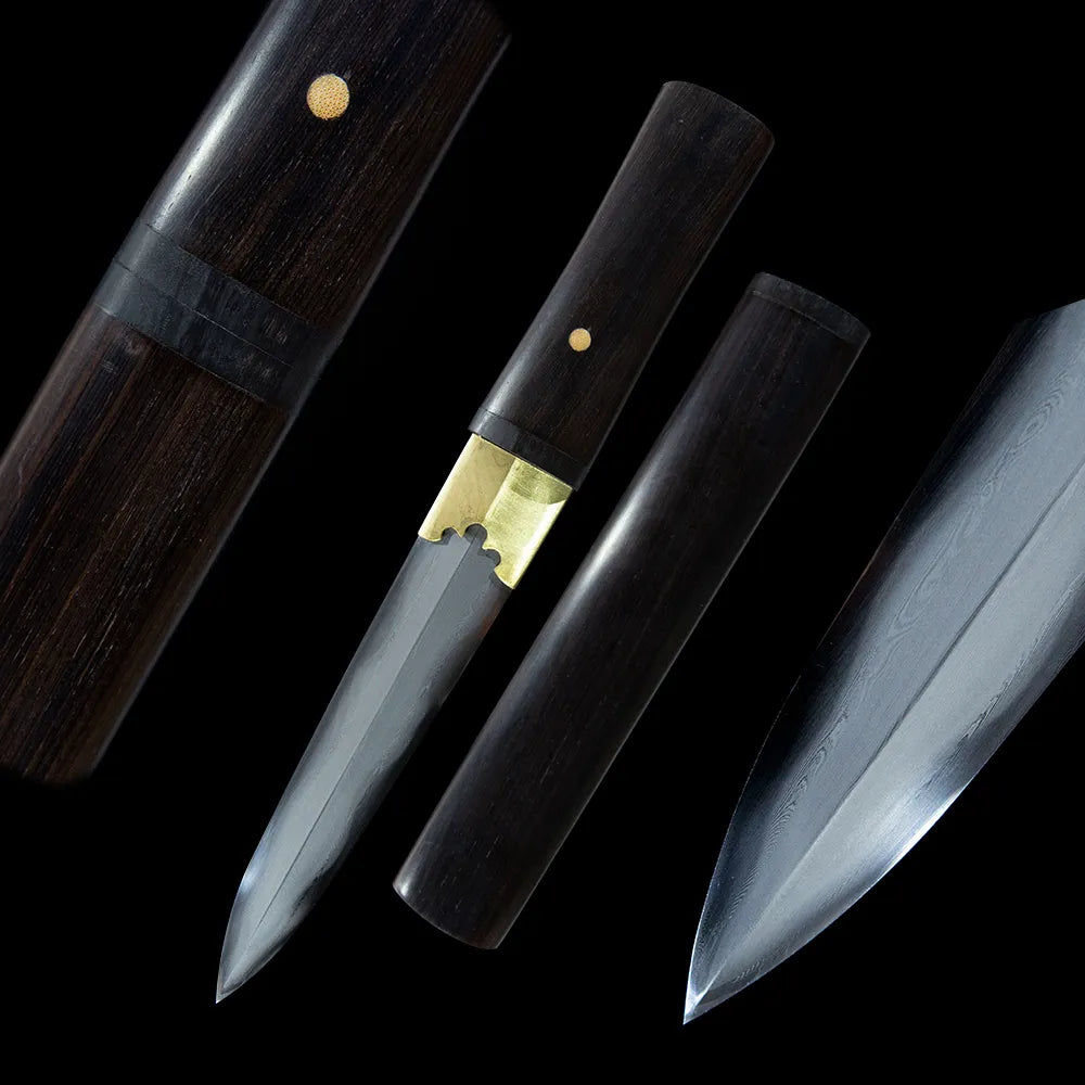 Full shot of Fading Shadow dark tanto set