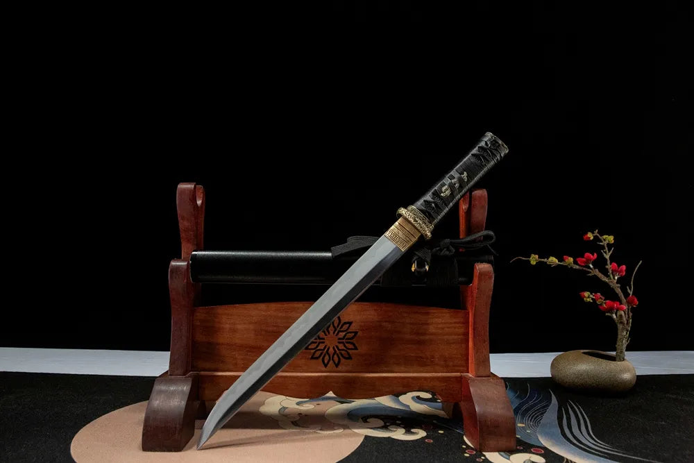 Acalanatha Tanto 45-degree view, clay tempered fine ground short blade