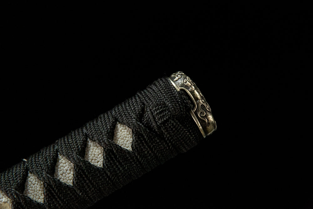 Wind and Cloud Katana handle closeup, Moro-hineri-maki wrap texture