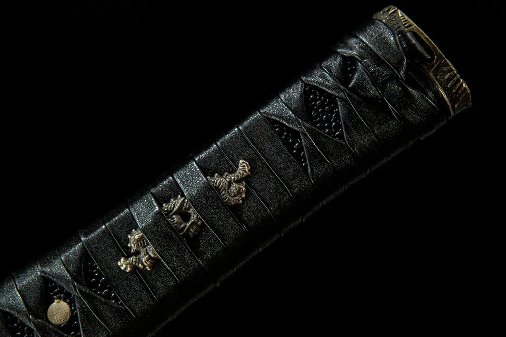 Acalanatha Tanto handle front view, imitation ray skin under wrap