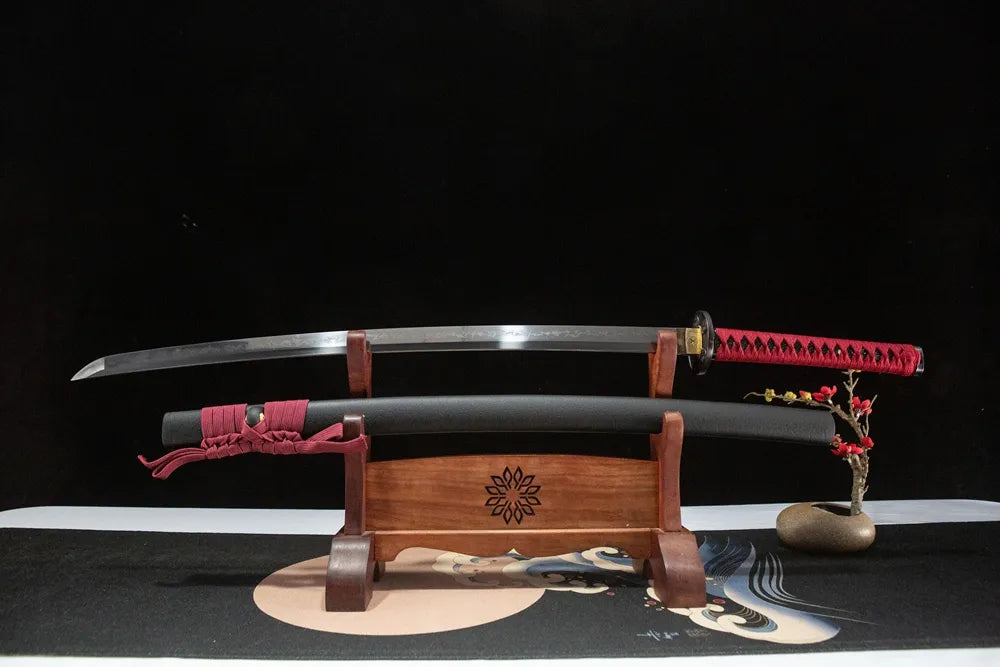 Unsheathed Mingyuan Katana horizontal shot, single hi blood groove blade clear sanbonsugi cedar wave hamon notare boshi