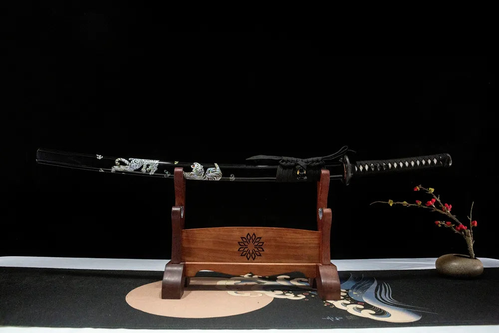 Horizontal front display Fierce Tiger disassemblable honsanmai composite training katana