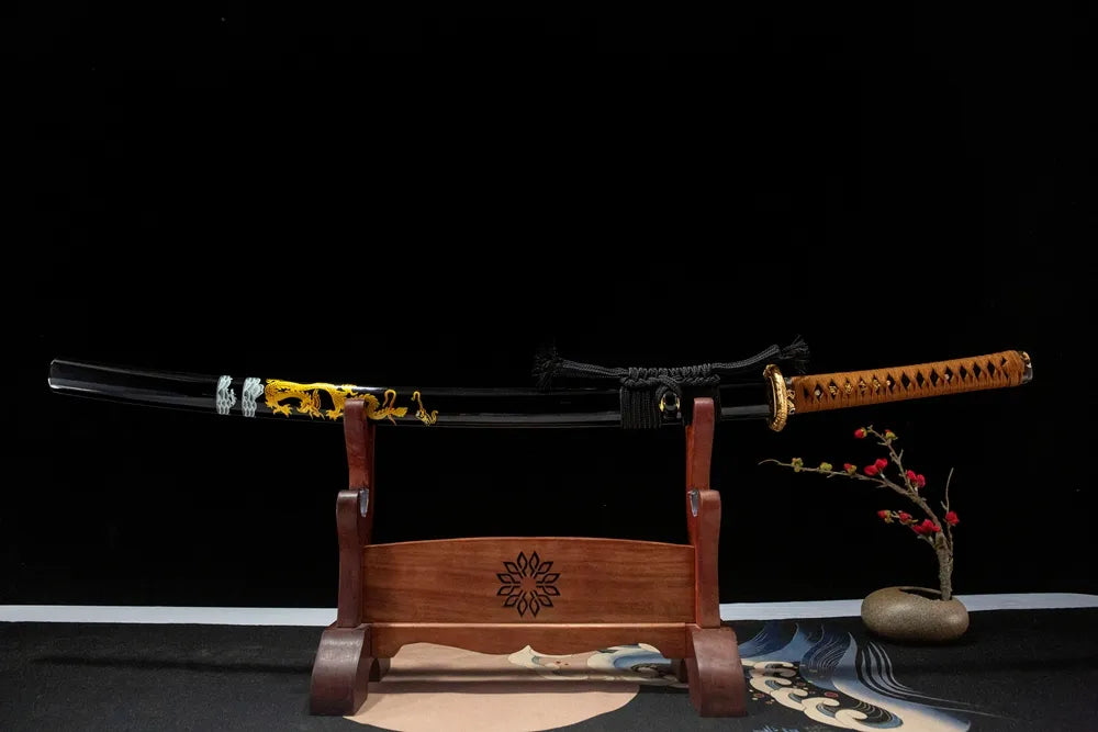Horizontal front display dragon carved copper T10 gunome disassemblable training katana
