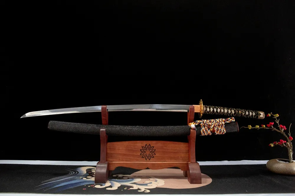Unsheathed Ise Chiko horizontal shot T10 hitatsura cloud hamon full mirror polished blade