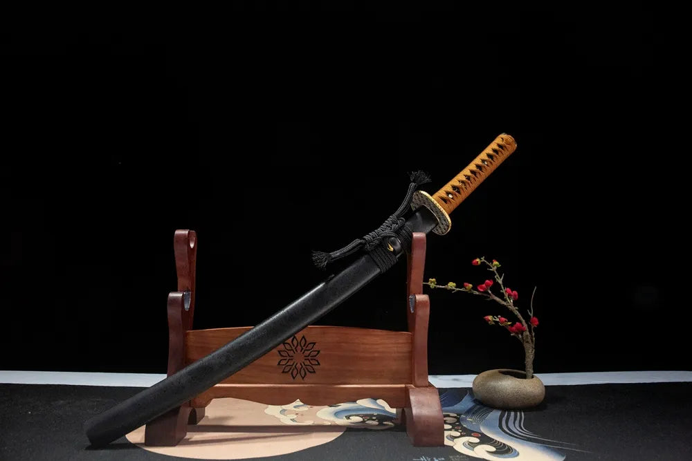 45-degree front view Tianming medium wakizashi sheathed solid wood paint coarse cotton sageo