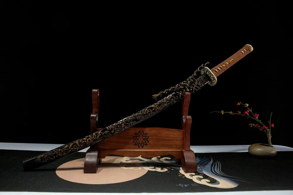45-degree front view Emperor Dragon Katana sheathed solid wood paint plain scabbard cotton sageo