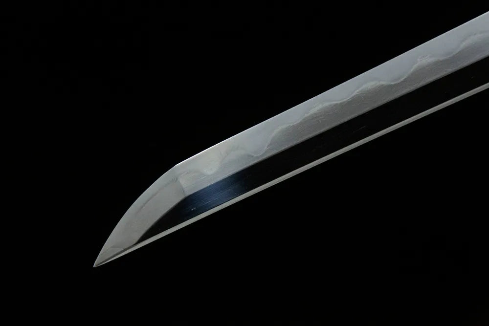Kissaki tip closeup full polished sharp edge clear kobuse layered blade texture