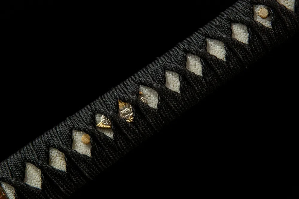 Middle handle front shot Red-Crowned Crane Katana, natural ray skin under cotton wrapping