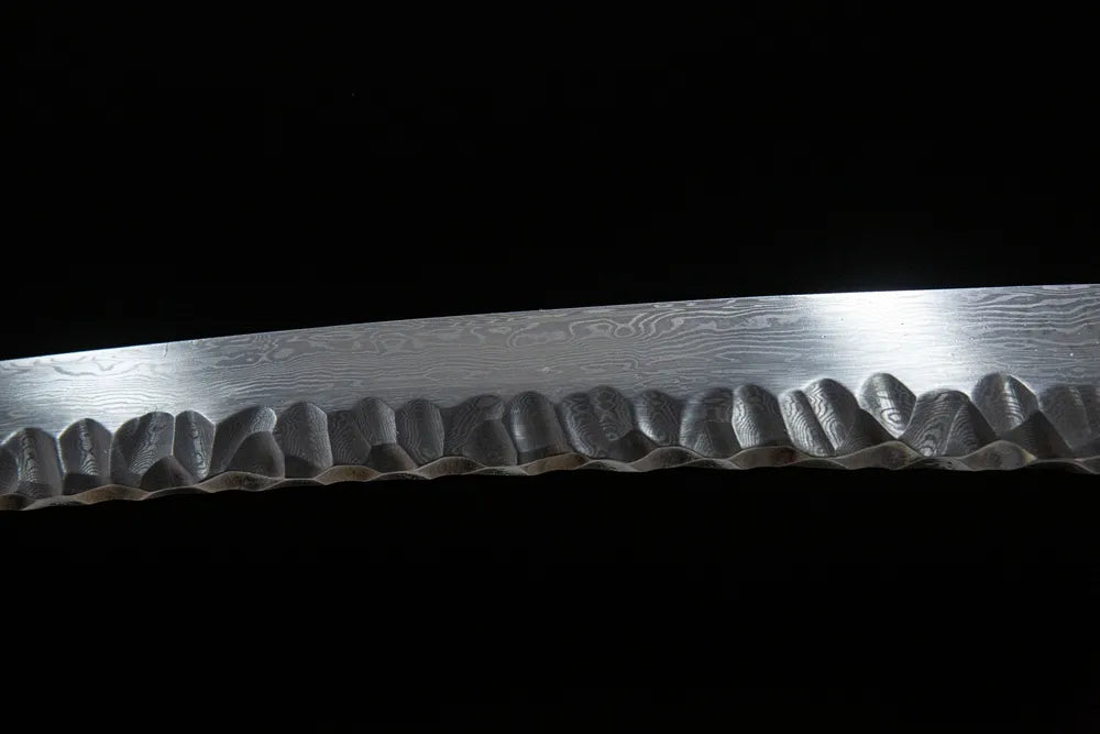 Middle blade detail natural folding grain smooth water hardening polished surface