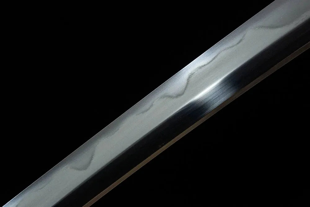 Red Tiger Wakizashi middle blade, natural wave Gunome temper line clay tempered
