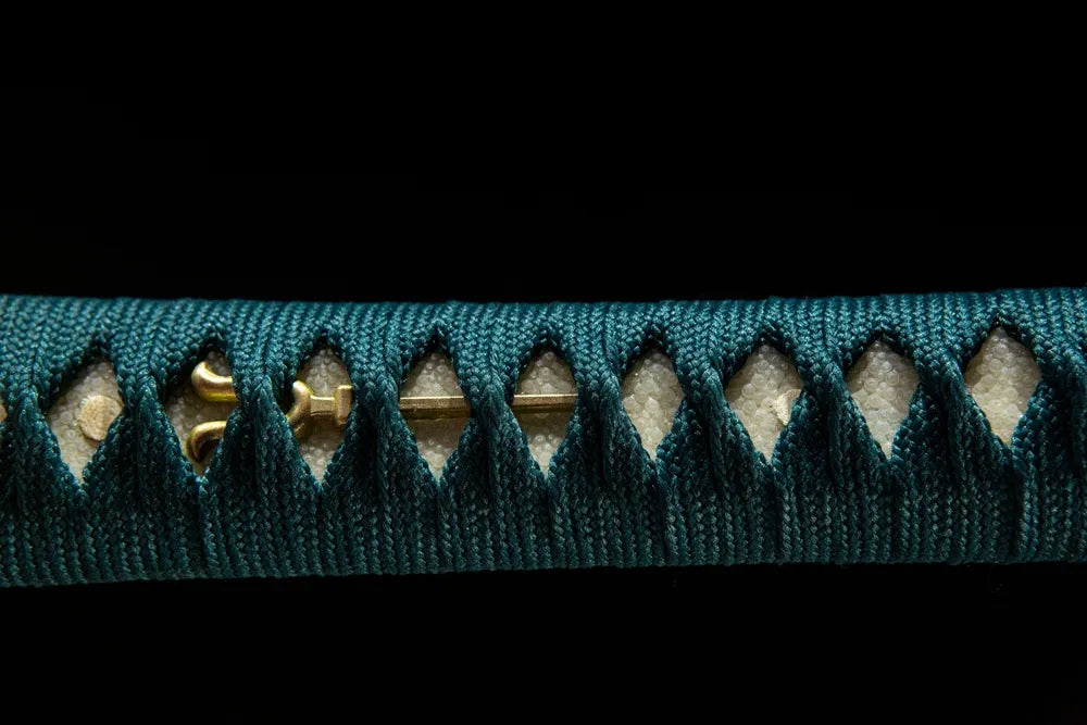 Middle compact handle front shot natural ray skin under woven cotton ito