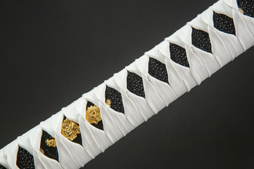 Middle handle front shot Yamato Katana thin imitation ray skin under cotton ito