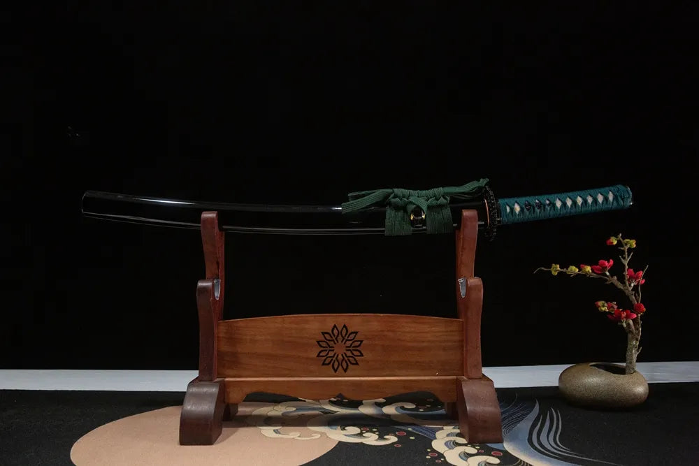 Horizontal front display Sankoken disassemblable single hi medium wakizashi on wooden stand