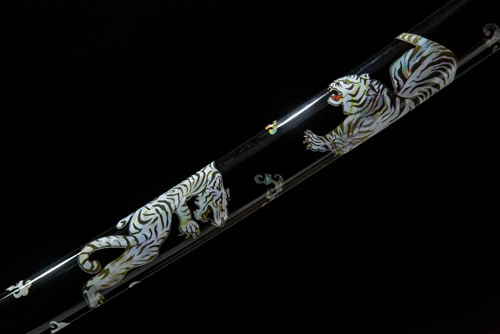 Fierce Tiger Katana Saya middle tiger graphic