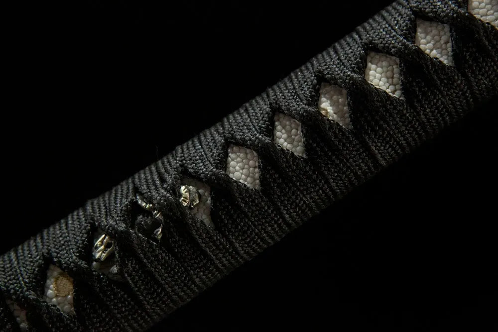 Red Tiger Wakizashi handle front view, real ray skin under cotton wrap