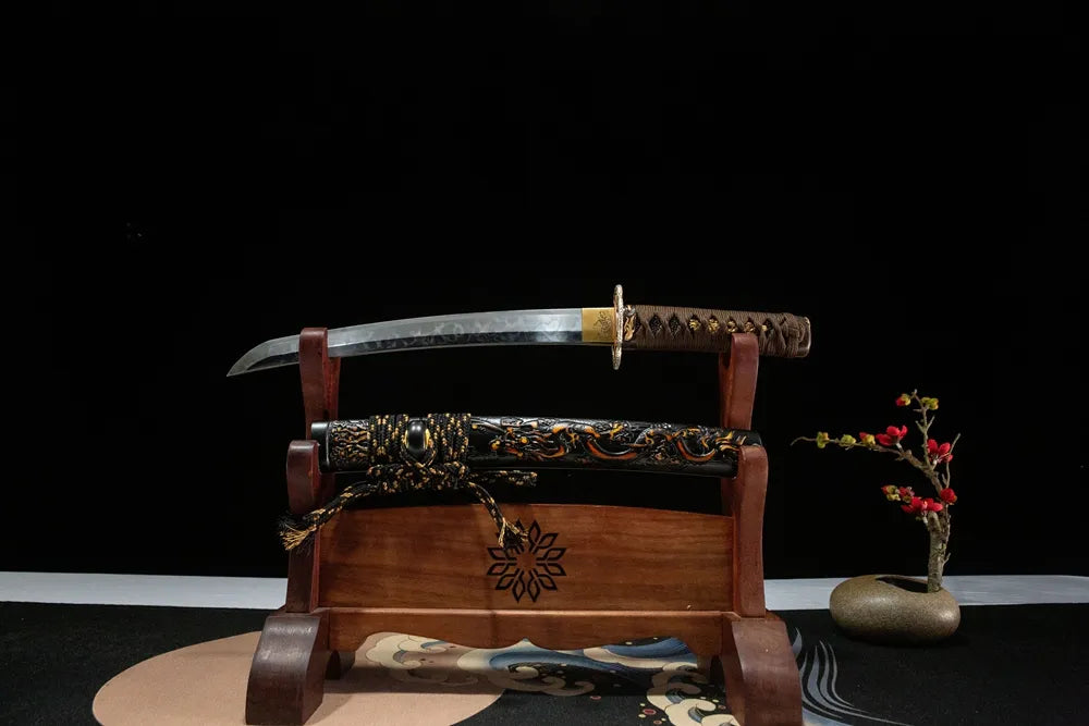 Unsheathed Battle Dragon Wakizashi horizontal shot, damascus+T10 composite hitatsura cloud hamon blade
