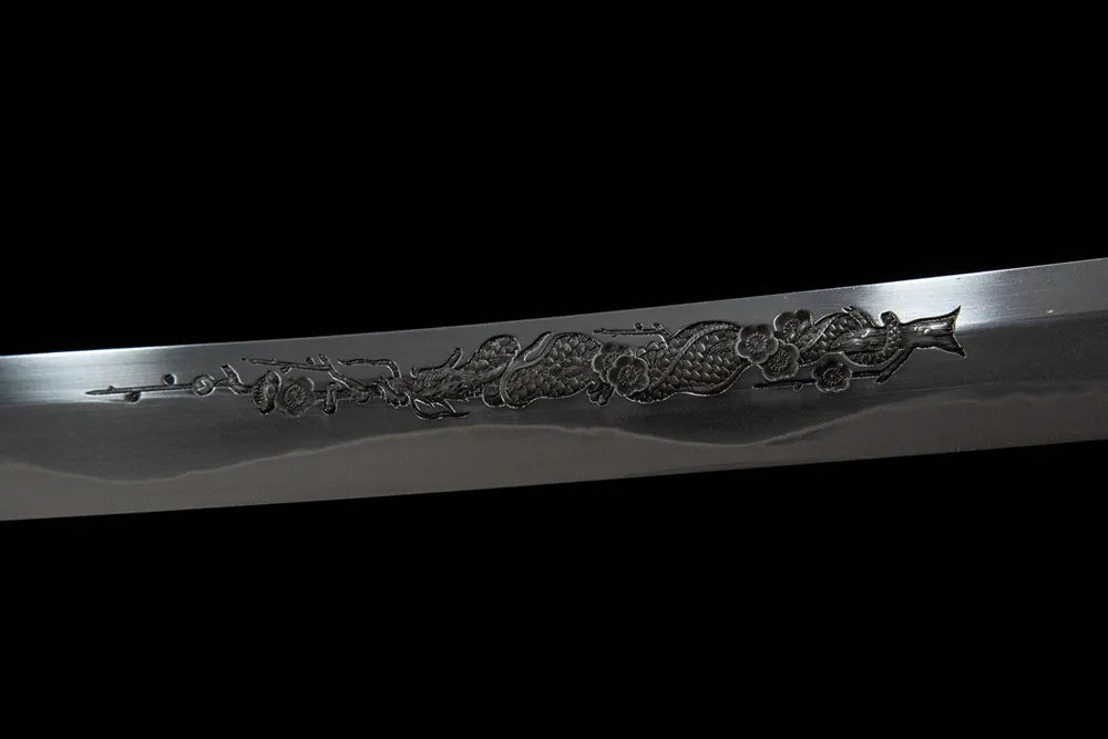 Carving plum blossom pattern on the back of the blade