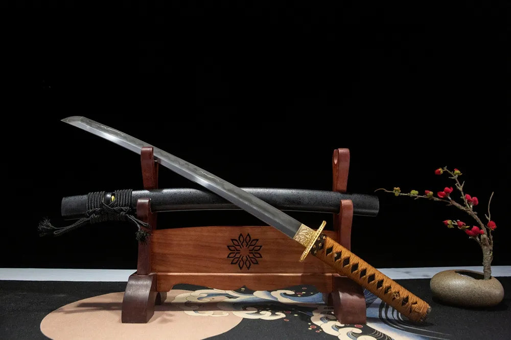 45° unsheathed front view real yokote shinogizukuri sharp short blade