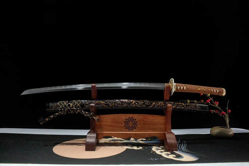 Unsheathed Emperor Dragon horizontal shot T10 clay tempered smooth maru fine polished blade