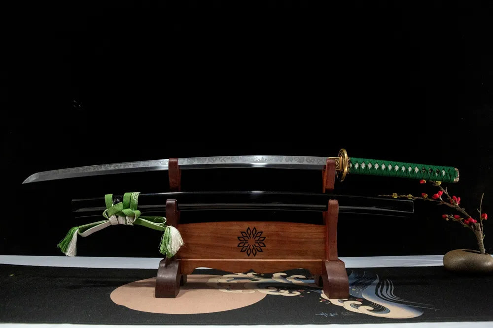 Unsheathed Simple Shadow Katana horizontal shot no hi smooth T10 clay tempered blade