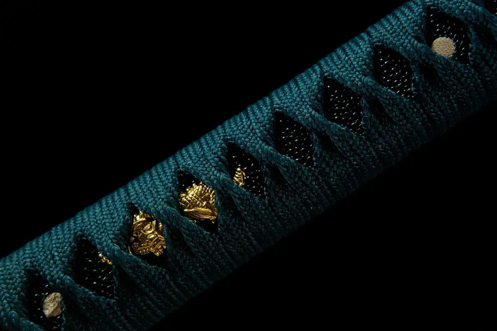 Green Shade Katana handle closeup, Moro-hineri-maki wrap texture