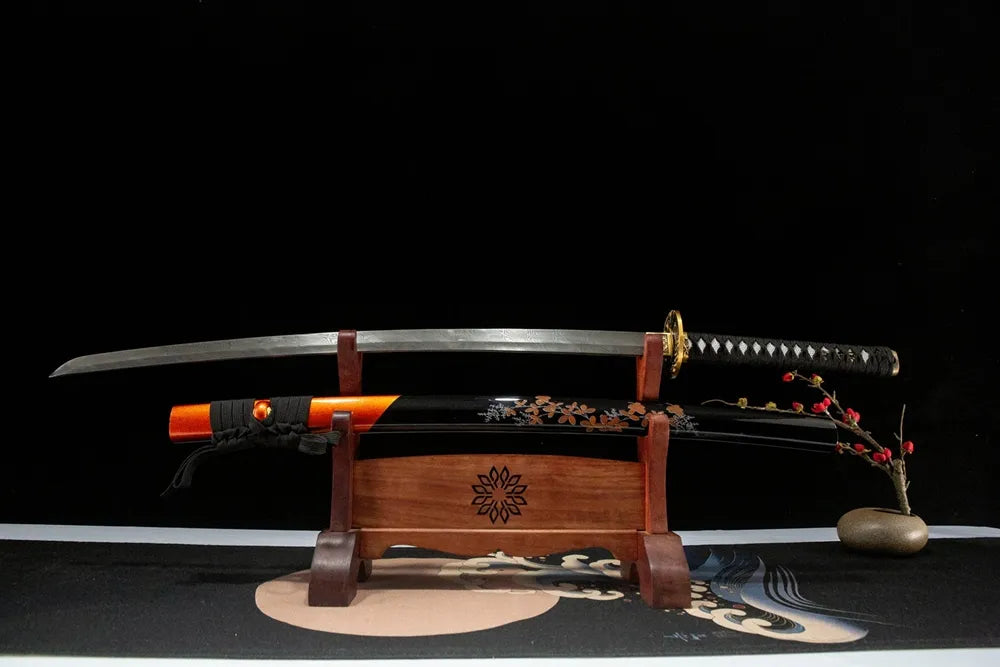 Unsheathed Plum Blossom horizontal shot water quenched folded pattern steel shinogizuki blade